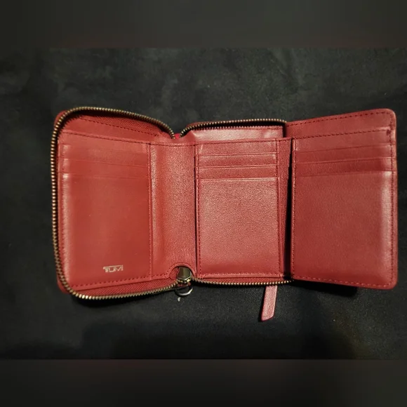 Tumi Red Wallet - Picture 4 of 8
